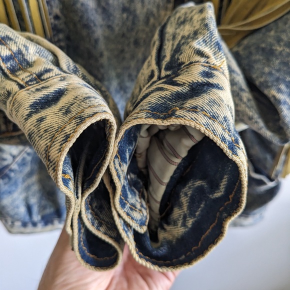 Acid wash jean jacket with leather tassels - Picture 4 of 5